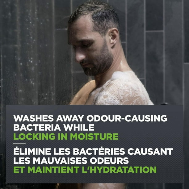 Hydratation Du Corps. Jeune Homme Noir Avec Des Cadenas En Verre