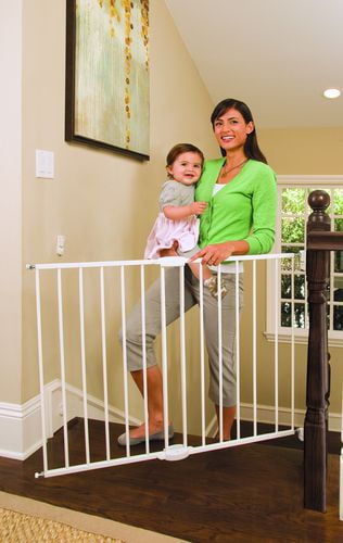 Munchkin fashion extending metal gate