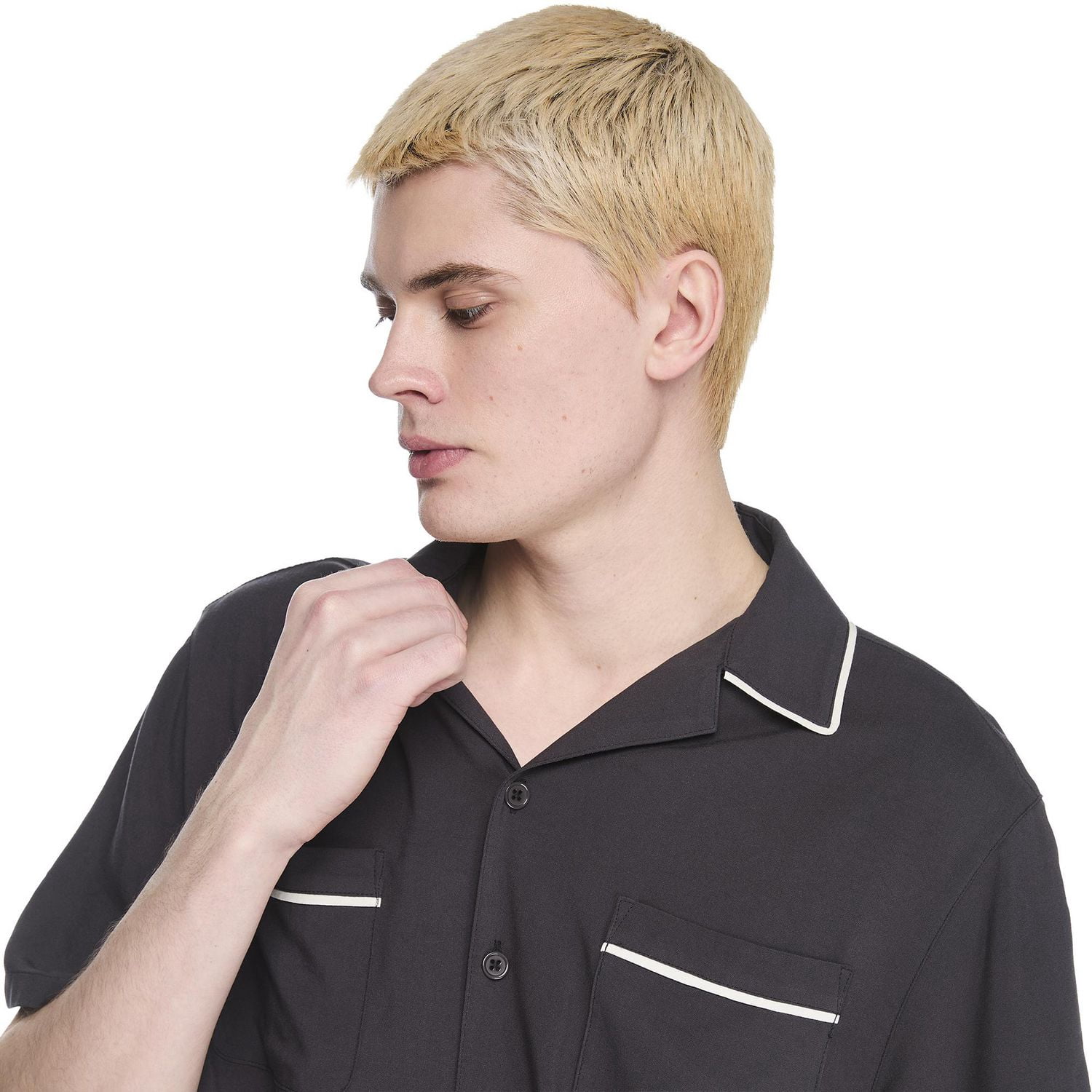 No Boundaries Men's Short Sleeve Piped Shirt