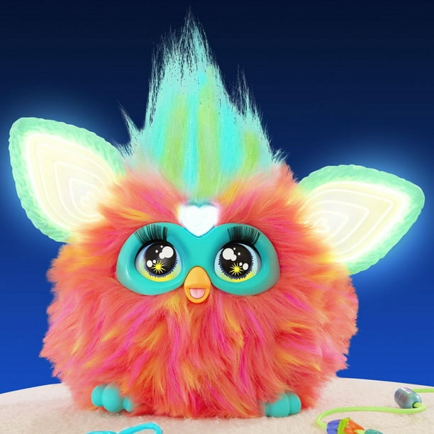 Furby, cette petite peluche interactive aux yeux globuleux, est de ret