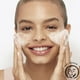 Mousse nettoyante revitalisante pour le visage Olay Total Effects 150 ml – image 5 sur 7