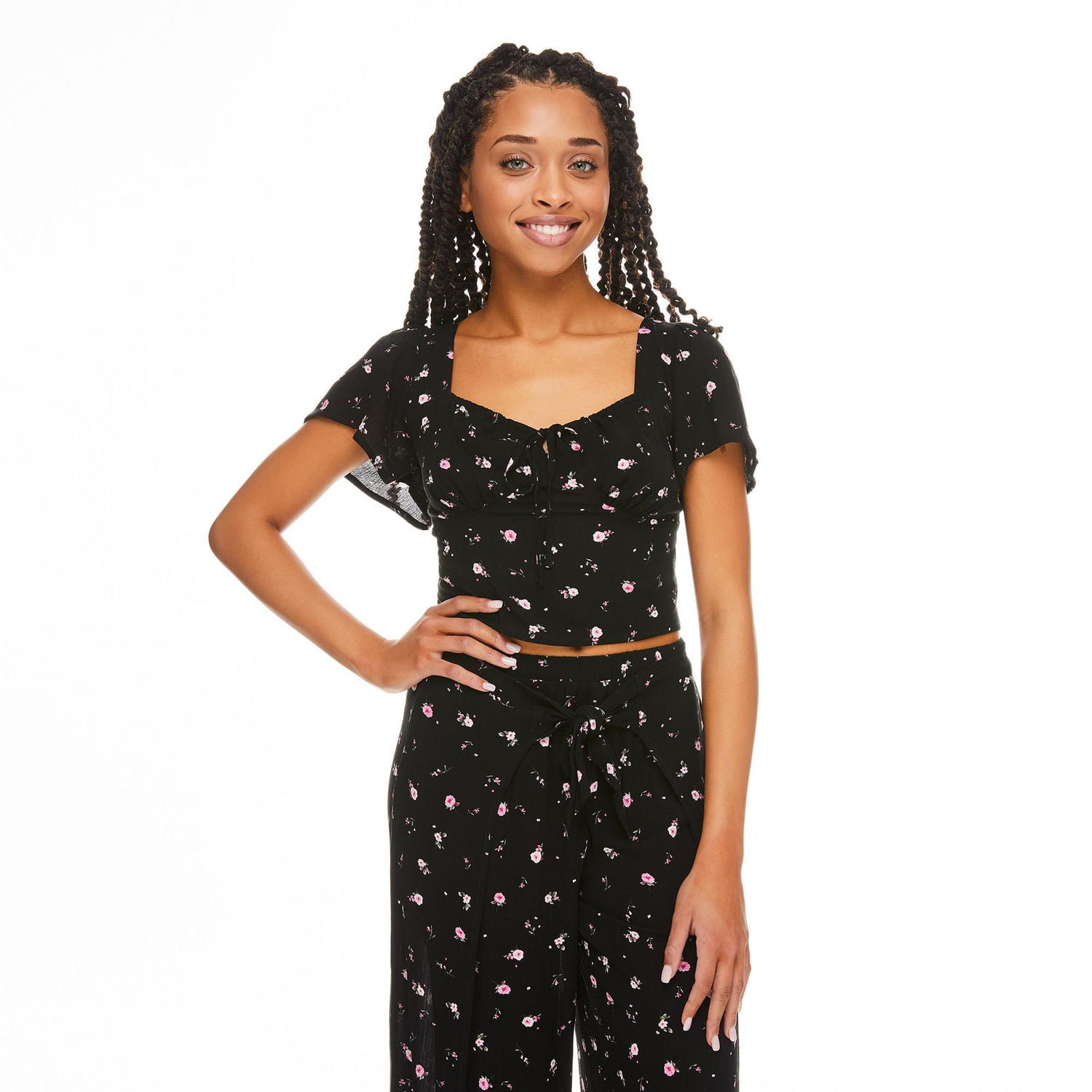 No Boundaries Women's Flutter Sleeve Top