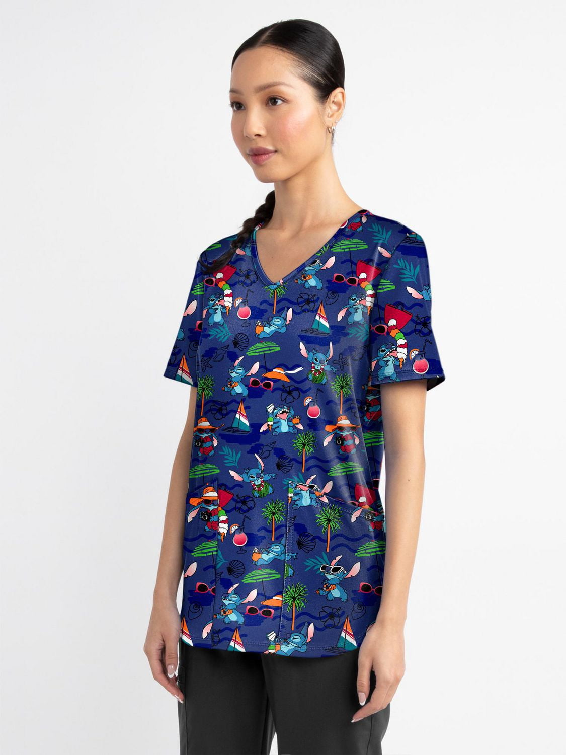 Blouse médicale imprimée Playa Stitch de la collection Fashion Scrubstar pour femmes, à encolure en V, tailles XS–3XL