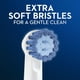 Brossette de rechange Oral-B Sensitive Gum Care pour brosse à dents électrique 3 unités – image 4 sur 7