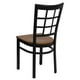 Chaise de restaurant en métal noir de la série HERCULES avec dossier fenêtre - siège bois de cerisier – image 4 sur 6