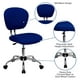 Chaise de travail pivotante rembourrée en maille bleue à dossier mi-hauteur avec base chromée – image 6 sur 9