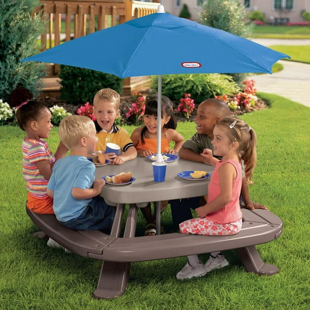 Table pliante de pique-nique avec parasol de marché de Little Tikes 