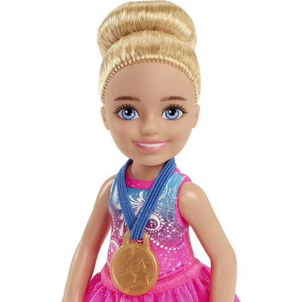 Barbie Chelsea Can Be Playset with Blonde Chelsea Ice Skater Doll (6  inches), Carry Case, Bouquet, Medal, Trophy, Water Bottle, Great For Ages 3  Years