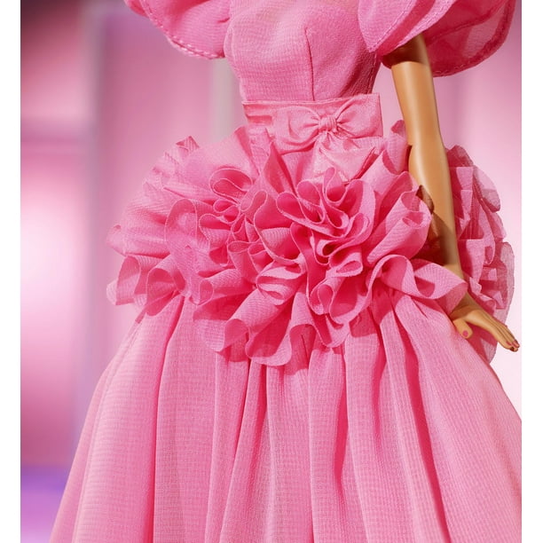 Poupée Collection Rose Barbie (Barbie Pink Collection) Barbie Signature 3,  blonde, avec corps Silkstone, vêtue d'une robe en mousseline volantée,  cadeau pour les collectionneurs 