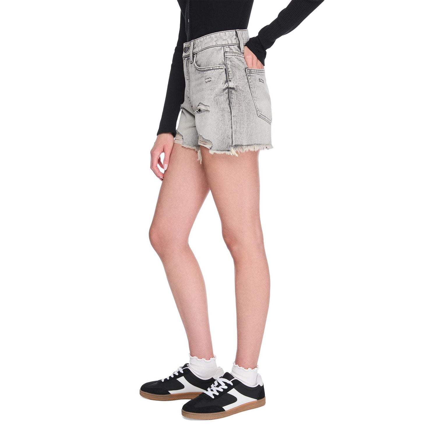 Short en denim usé No Boundaries pour femmes