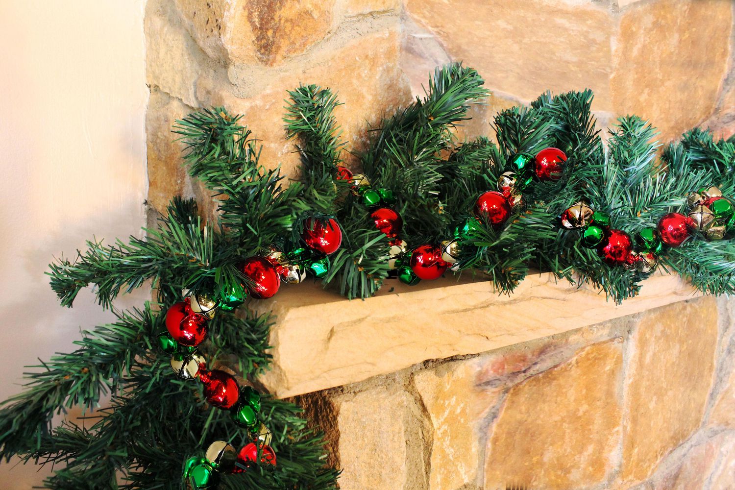 Holiday Time 6 Ft Bell Garland Red Green Gold, Holiday Time 6 Ft