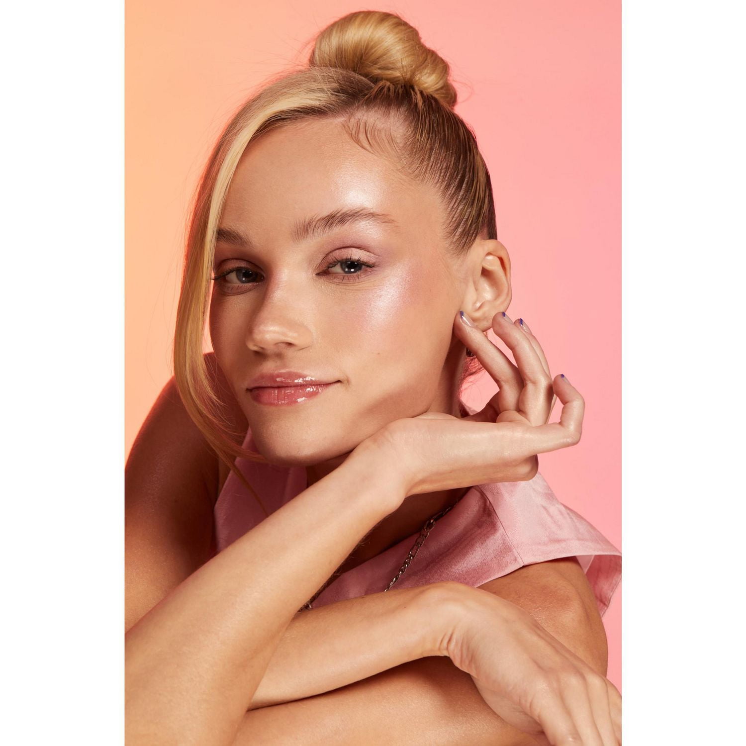 Lottie London - Cheeky Glow - Liquid Highlighter Wand Brusher - 100% Vegan (14ml)