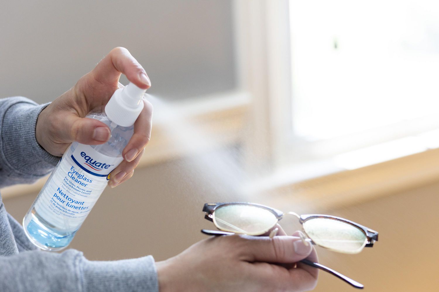 Spray nettoyant pour lunettes de vue : comment bien l'utiliser ?<