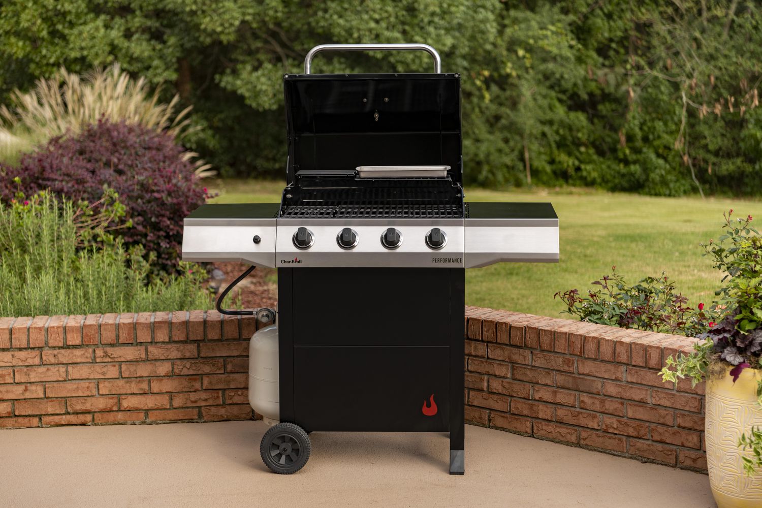 Char Broil Performance Series 4 Burner Gas Grill Black