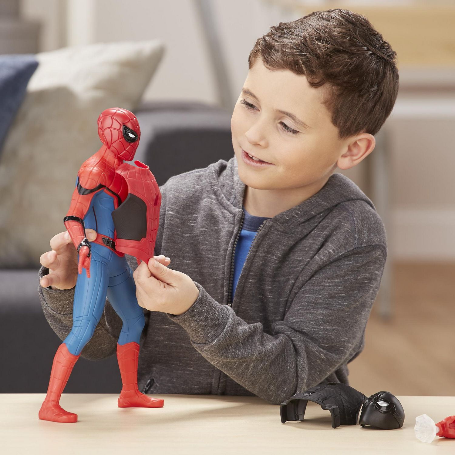 Spider-Man: Far From Home Deluxe 13-Inch-Scale Web Gear Spider-Man