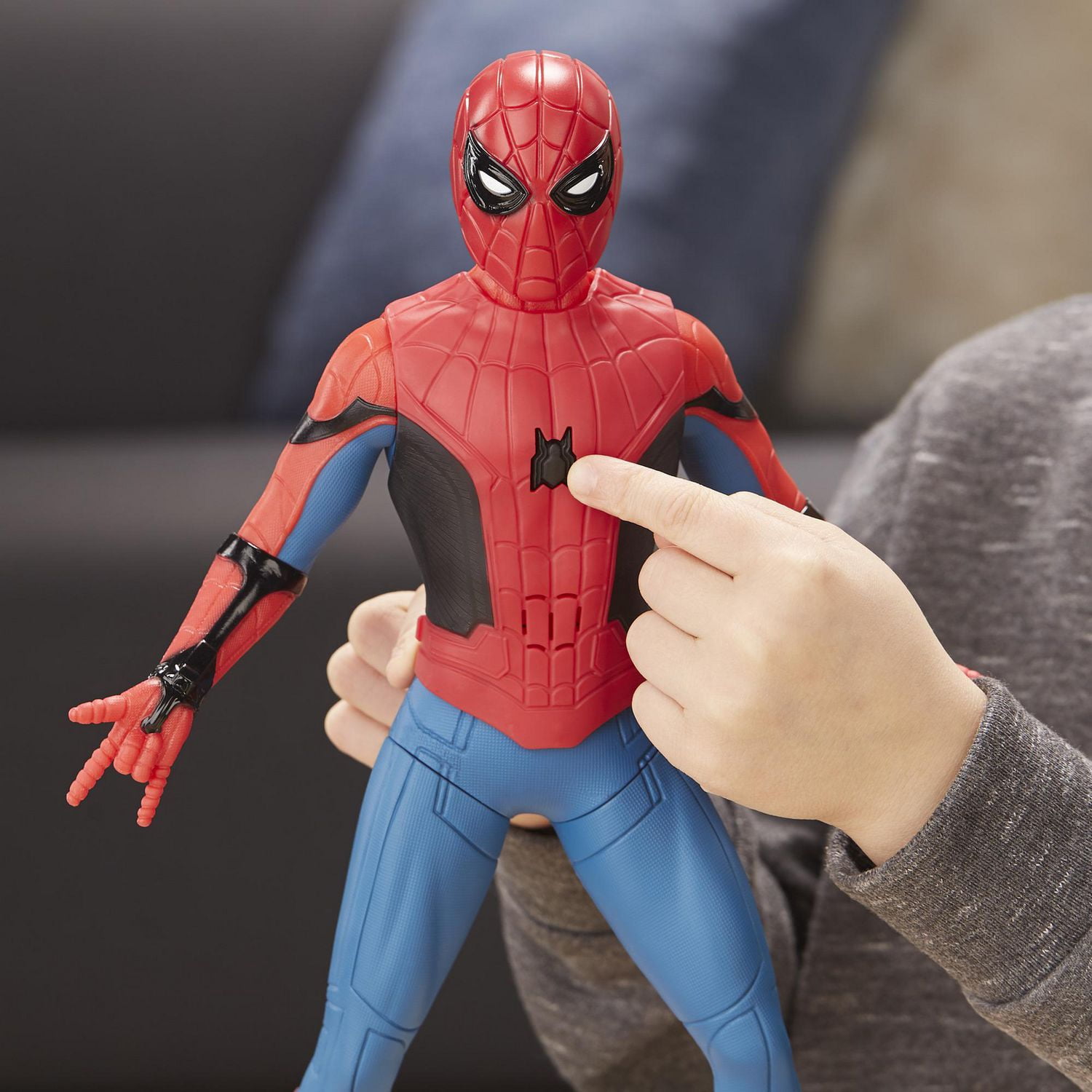 Spider-Man: Far From Home Deluxe 13-Inch-Scale Web Gear Spider-Man