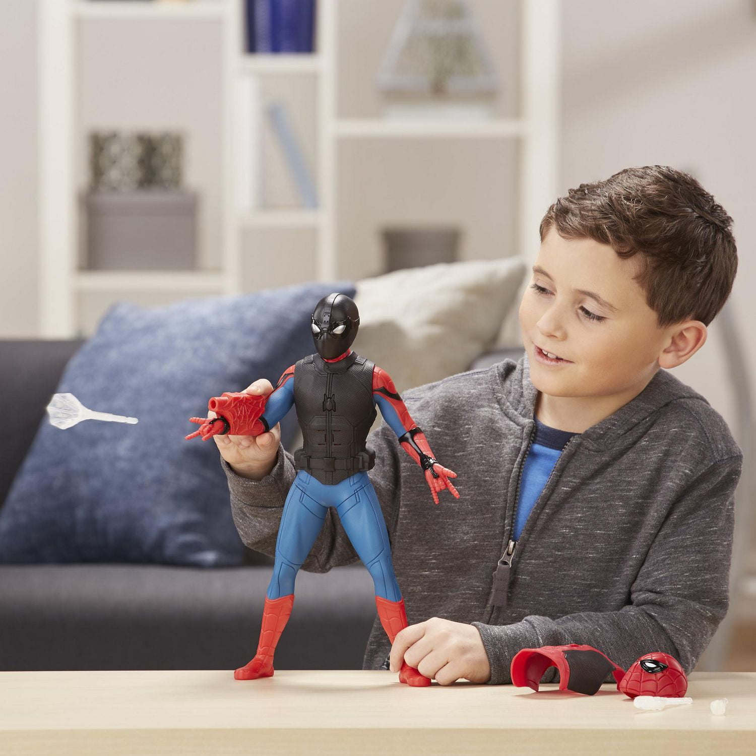 Spider-Man: Far From Home Deluxe 13-Inch-Scale Web Gear Spider-Man