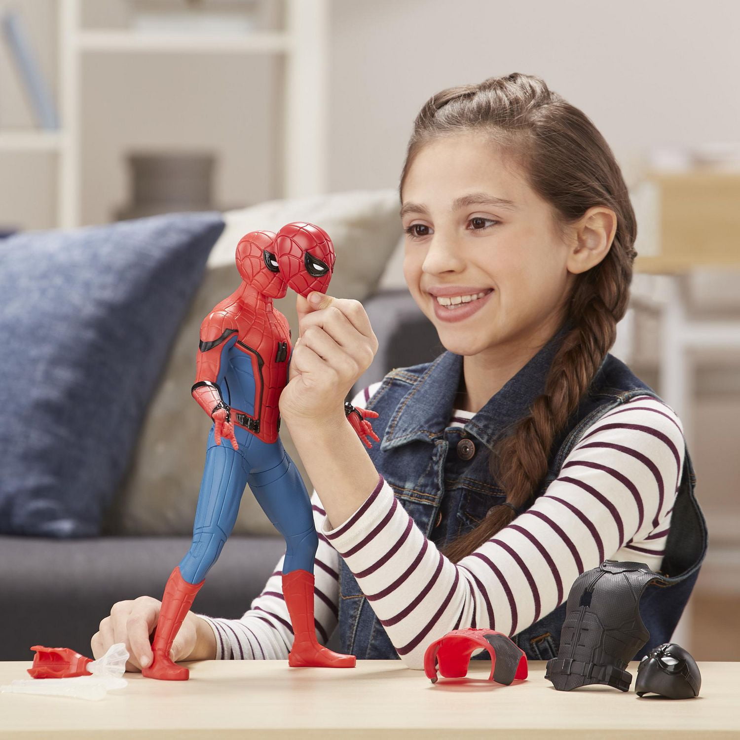 Spider-Man: Far From Home Deluxe 13-Inch-Scale Web Gear Spider-Man