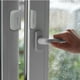 Capteur d'alerte de porte/fenêtre Smart Home sans fil Wi-Fi de Swann - Blanc – image 4 sur 5