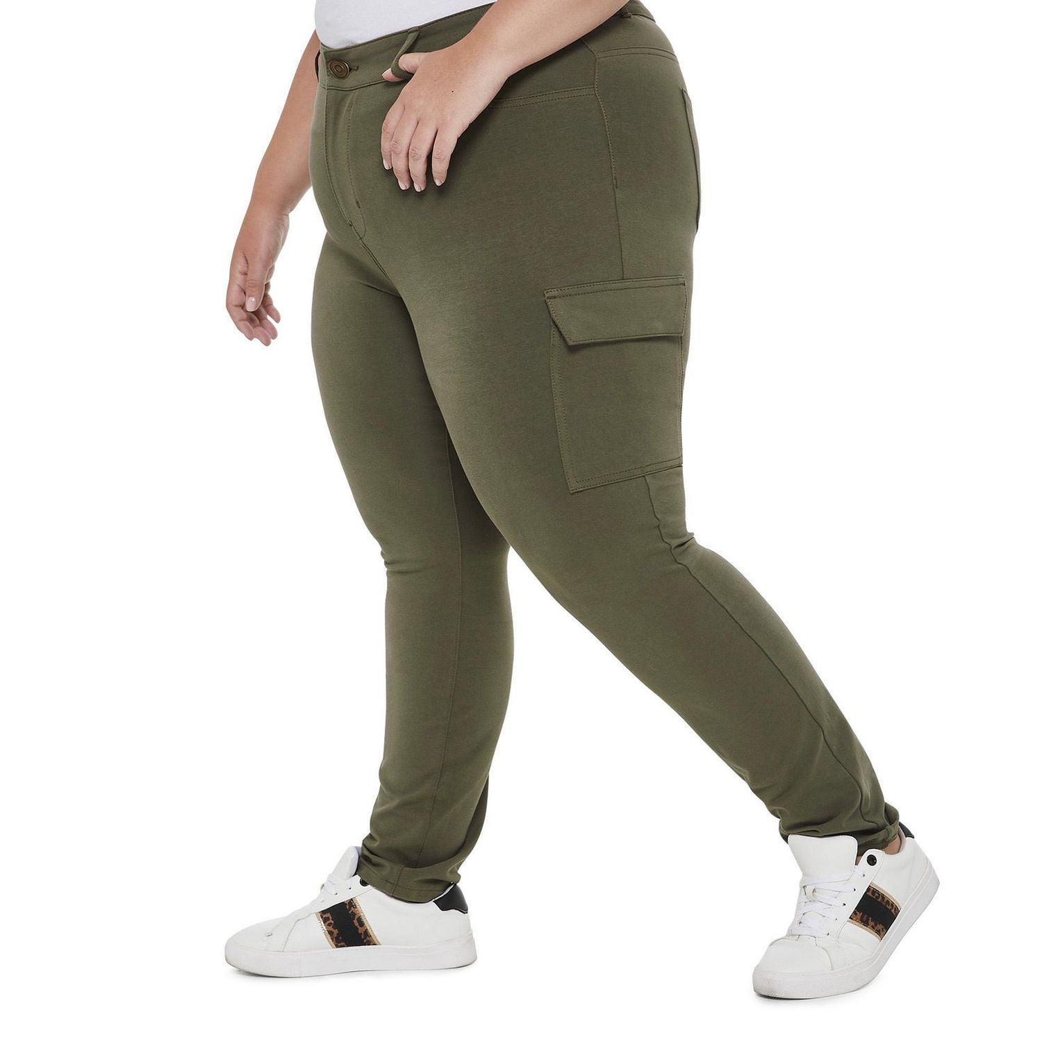 Femme avec pantalon online moulant