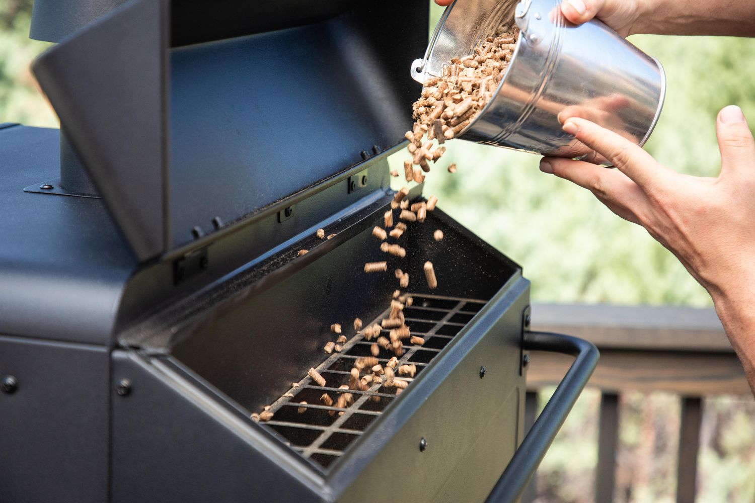 Sportsman 7 Series Wood Pellet Vertical Smoker - Walmart.ca