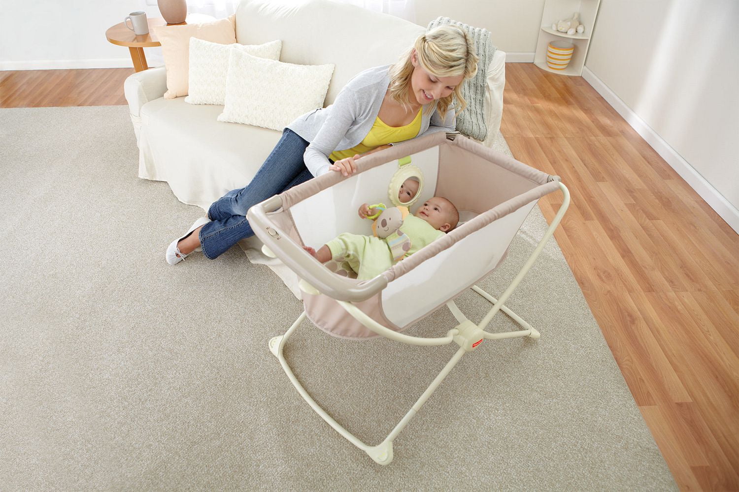 Rock n store play portable bassinet