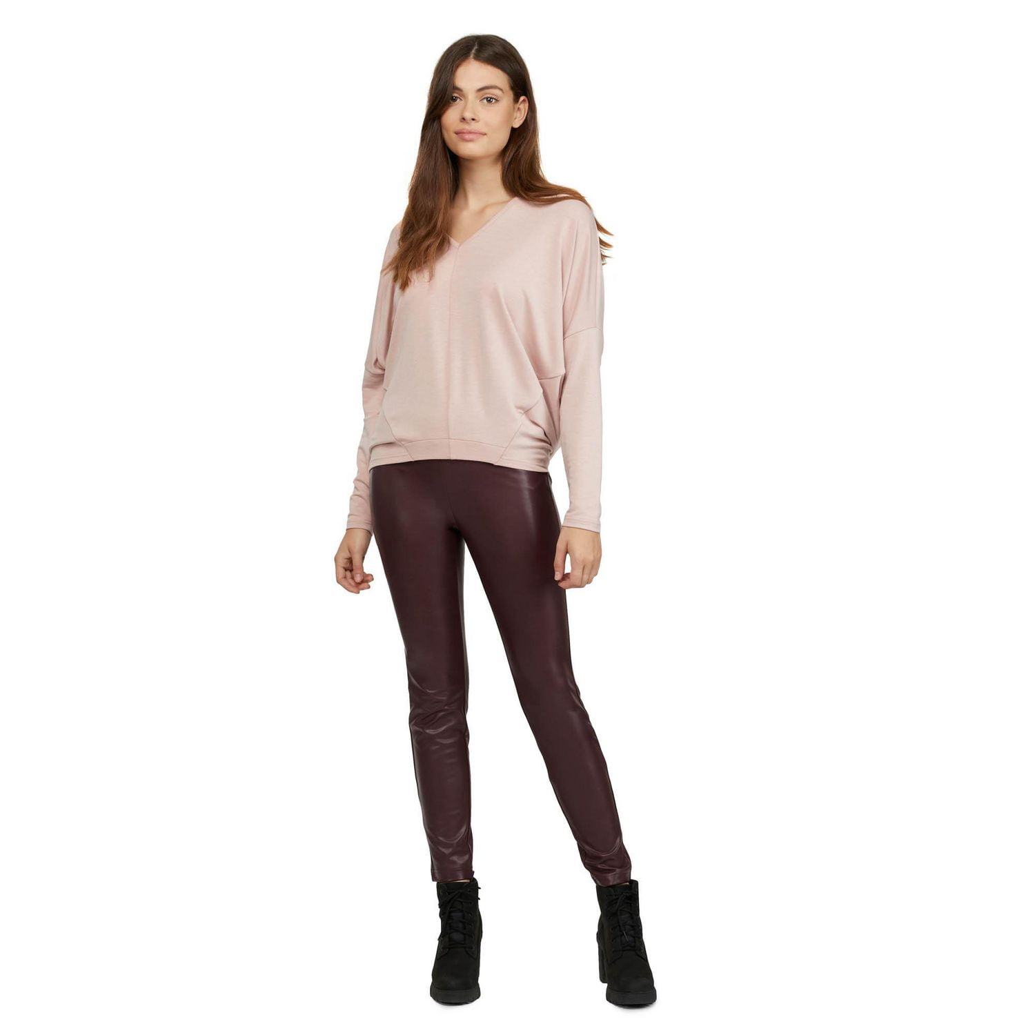 Comfy beige top over burgundy leather pants.  Outfits with leggings,  Leather leggings outfit, Leggings outfit fall