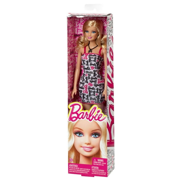 Barbie Et Sa Famille Portent Un Joli T-shirt .