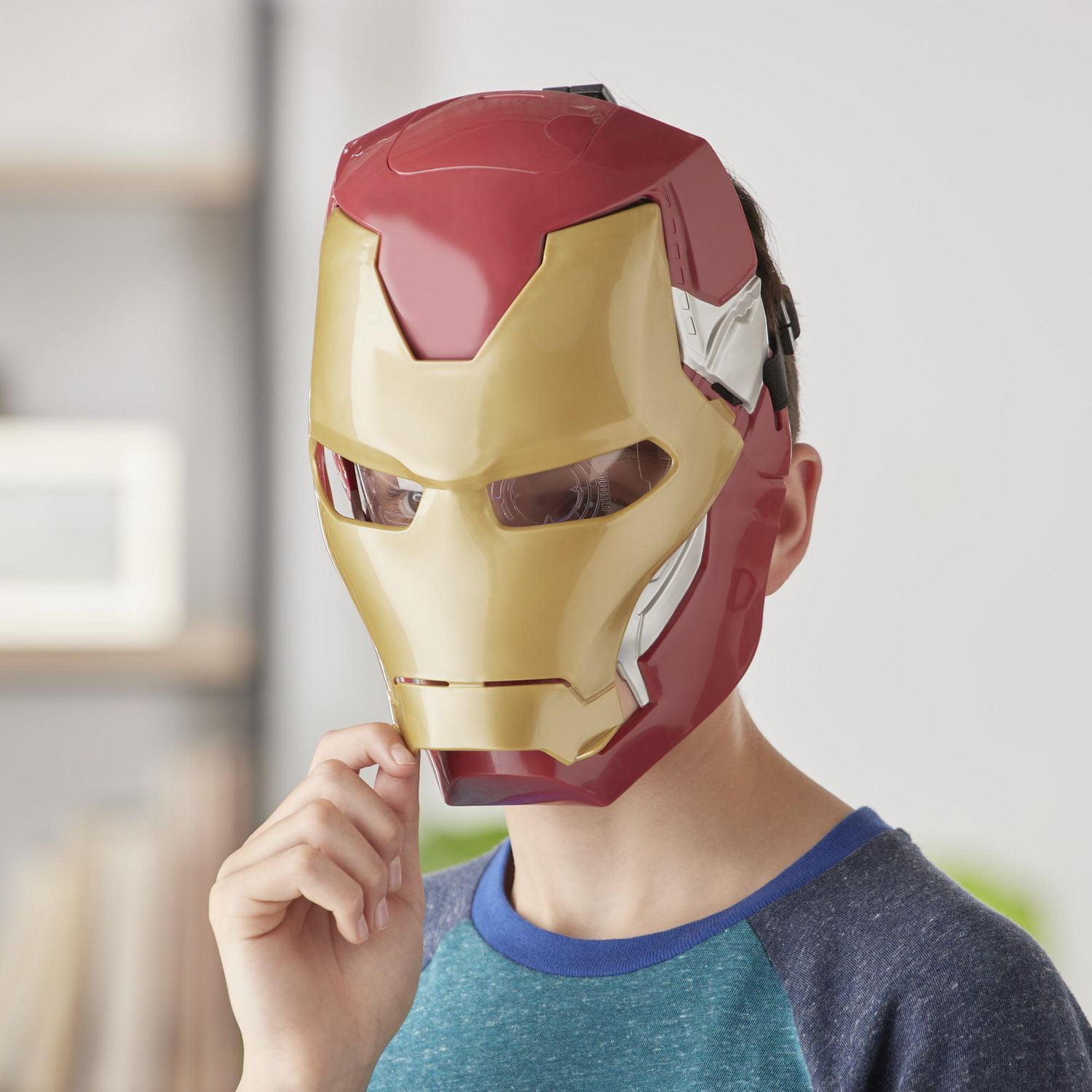 Marvel Avengers Iron Man Flip FX Mask with Flip Activated Light