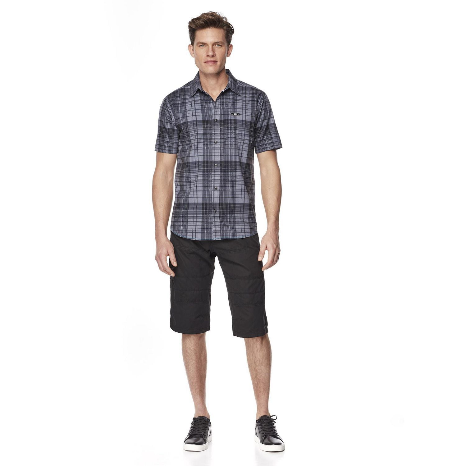 Dark Black Men's Solid Cargo Shorts With Two-Toned Belt