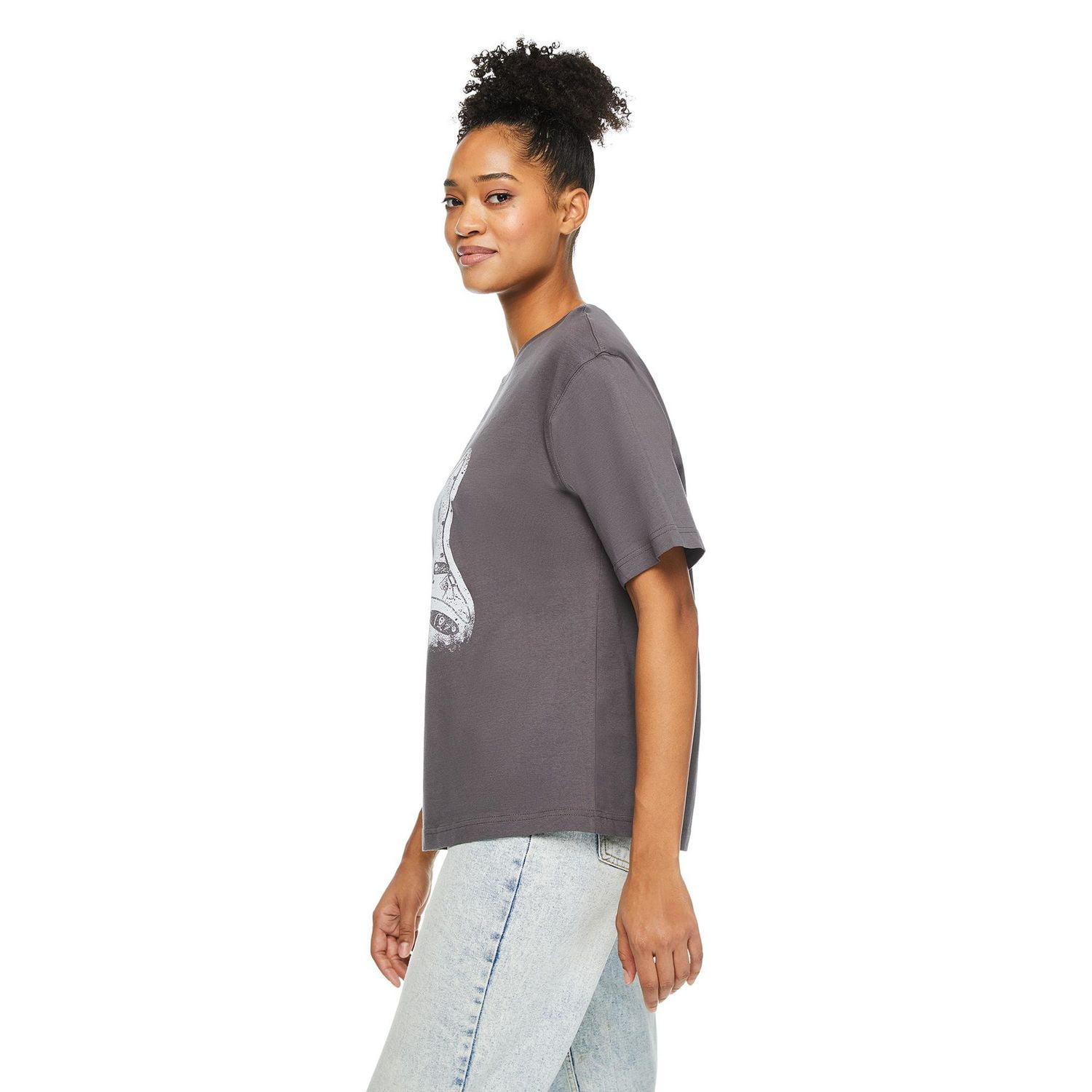 T-shirt surdimensionné No Boundaries pour femmes Tailles TP–TTG
