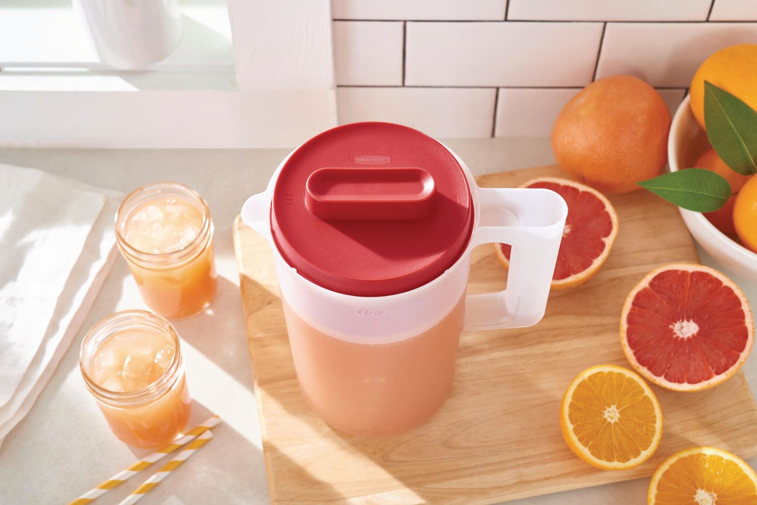 Rubbermaid Simply Pour Pitcher, Plastic Pitcher with Multifunction