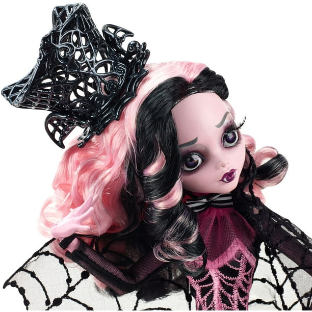 Poupée mode fête Monster High Draculaura 2023 *EN MAIN*