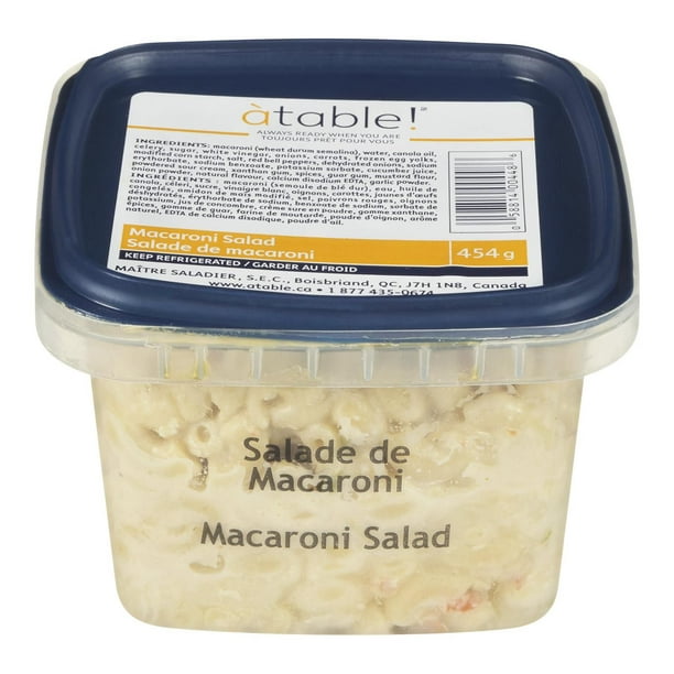 Salade de macaroni à table!