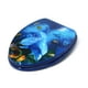 Siège de toilette allongé avec image 3D à haute résolution d’un dauphin et son petit à charnière chromée avec couvercle qui ferme régulièrement de TopSeat – image 3 sur 7