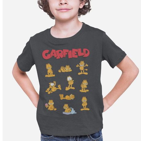Garfield T-shirt de base pour garçon. Ce t-shirt à col rond pour garçons a des manches courtes et un imprimé tendance et