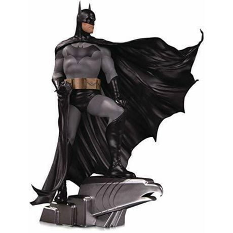 DC Collectibles Designer Series: Batman by Alex Ross Deluxe Statue ...