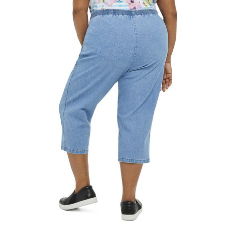 Penmans Plus Women's Pull-On Denim Capri | Walmart Canada