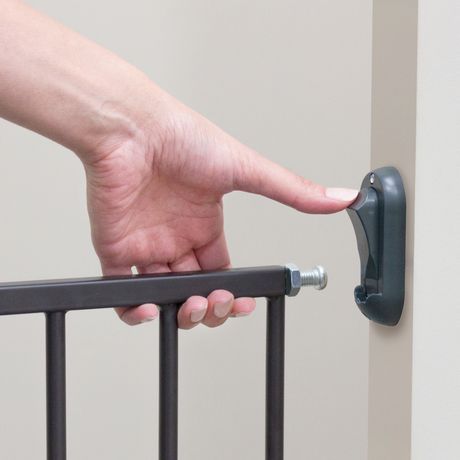 expandable metal gate