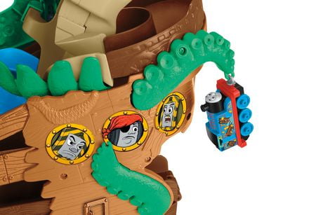 thomas & friends adventures sea monster pirate set