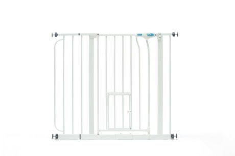 extra wide gate with small pet door