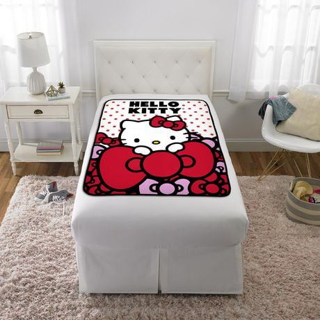 Hello Kitty "Dots of Fun"  Silk Touch Throw, Hello Kitty Silk Touch Throw