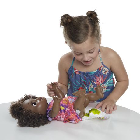 Baby Alive Poupee Bebe Adore Manger Aux Cheveux Noirs Et Frises Plus De 50 Sons Et