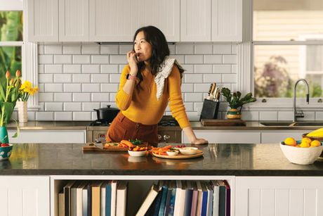 Fitbit Versa 3 Health and Fitness Smartwatch | Walmart Canada