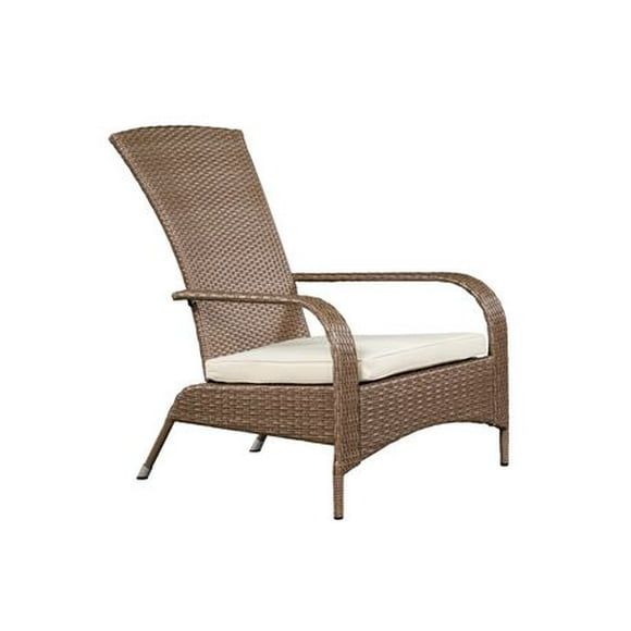 Confortable fauteuil haut Muskoka de Patioflare en osier - osier brun caramel et coussins beiges