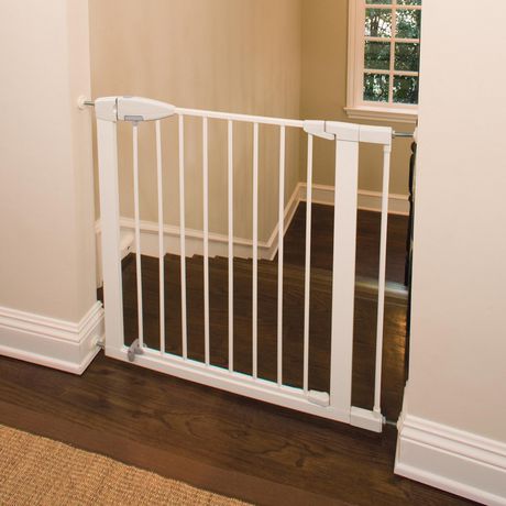 Munchkin Wood & Steel Pressure Mount Baby Gate for Stairs Hallways and Doors W 