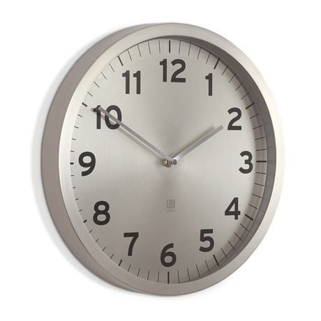 Umbra Anytime Clock Nickel. Horloge Murale Silencieuse Anytime En Métal ...