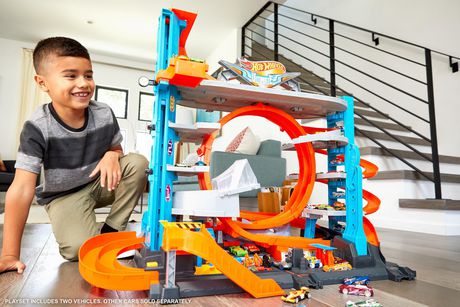 Hot Wheels Tower Shark Loop Racetrack Toy Play Set Ultimate Garage Kids Child 