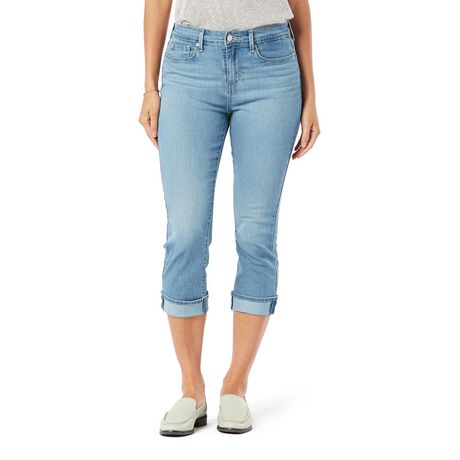 Signature by Levi Strauss & Co.™ Women's Mid Rise Capri Jeans | Walmart ...