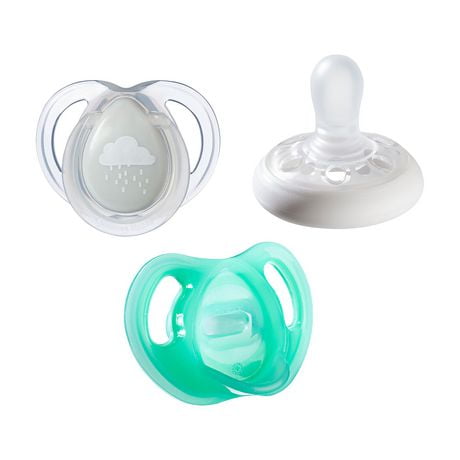 Tommee Tippee Pickapaci Mixed Pacifier 3 Pack, Breast-like, Ultralight and Night-Time Glow in the Dark, 0-6m, 3 Count